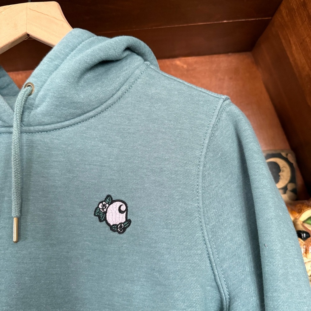Carhartt - Green Relaxed Fit Hoodie with Floral Embroidering - size medium